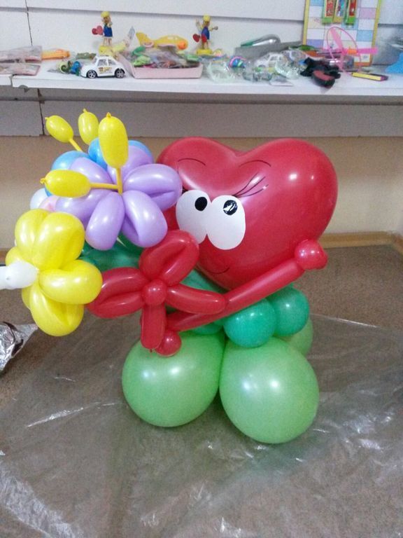 Фигура из воздушных шаров Сердечко с ромашками