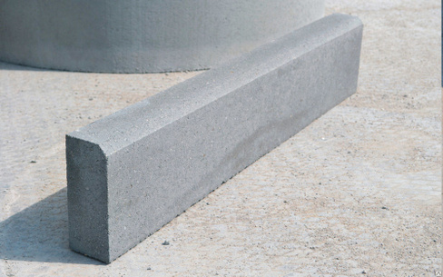 Камень бетонный и железобетонный бортовой БР100.20.8 1000х200х80 В22,5