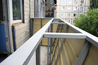 Вынос передней стороны балкона