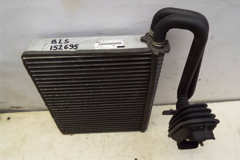 Радиатор кондиционера отопителя Cadillac BLS (152695СВ)