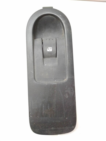 Кнопка стеклоподъемника двери передней правой Renault Master 3 2010- (УТ000099899) Оригинальный номер 8200476809