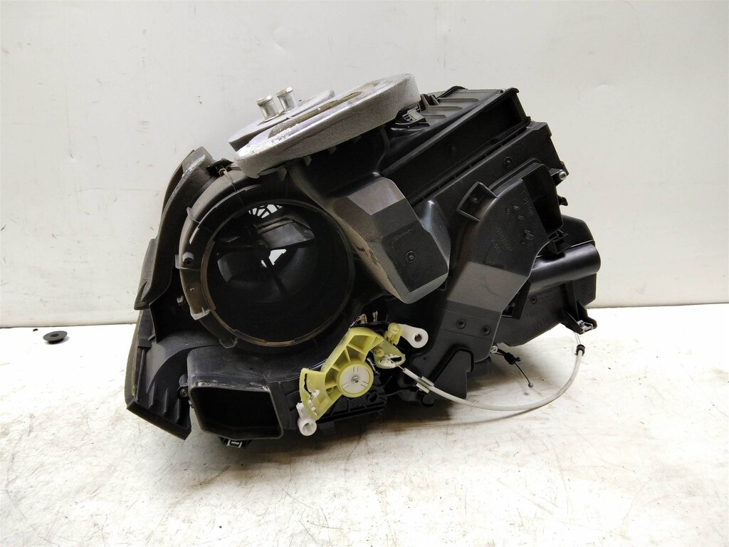 корпус печки сандеро 2. рено сандеро 2011 года мотор печки. корпус печки с вентилятором рено сандеро 1. 271108222r. вентилятор отопителя sandero 1 1.