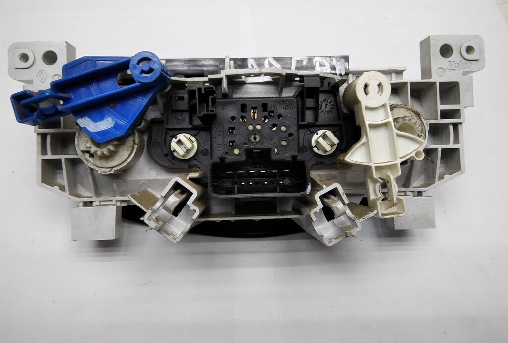 как снять блок управления печкой рено логан 2