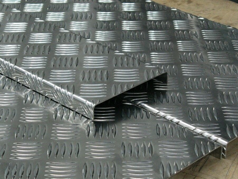 Лист 2,0х1200х3000 мм АМГ2Н2Р (Квинтет), рифленый, алюминиевый