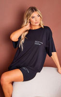 PrettyLittleThing Черная объемная футболка с надписью персикового цвета и короткая пижама