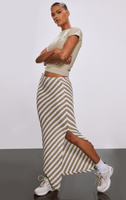PrettyLittleThing Цветочная длинная юбка цвета хаки в полоску с фактурной отделкой