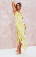 PrettyLittleThing Атласное платье макси с капюшоном и оборкой лимонного цвета