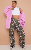 PrettyLittleThing Розовые брюки карго Petite с брызгами краски