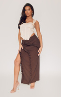 PrettyLittleThing Миниатюрная юбка с рюшами шоколадного цвета и разрезом по бокам