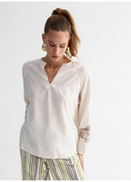 Женская блузка бежевого меланжа с V-образным вырезом Fabrika