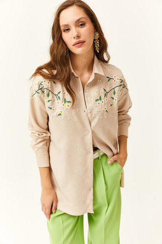 Женская зимняя рубашка оверсайз с шерстяным эффектом и вышивкой камнями и жемчугом Olalook, серый