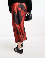 Атласная юбка миди диагонального кроя ASOS крупного бордового цвета с цветочным принтом